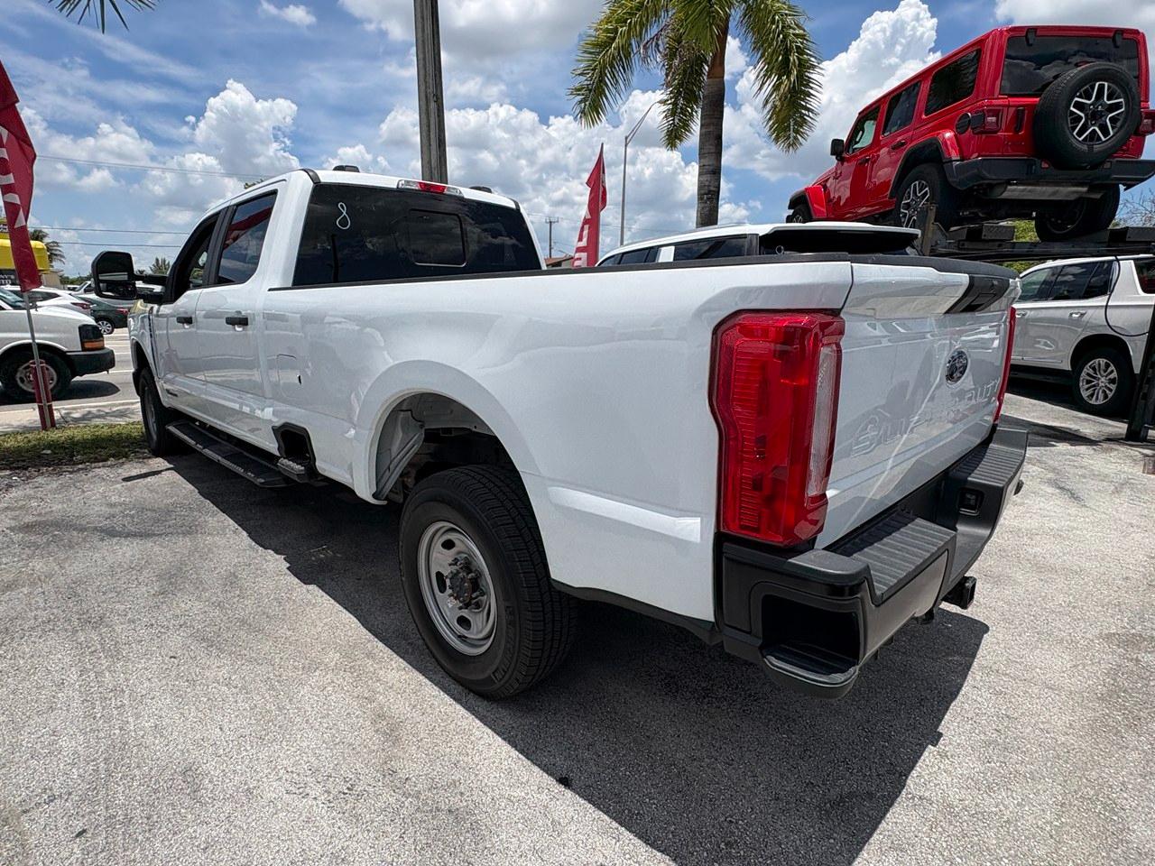 Ford F-250 SD XL Crew Cab 4WD 2023