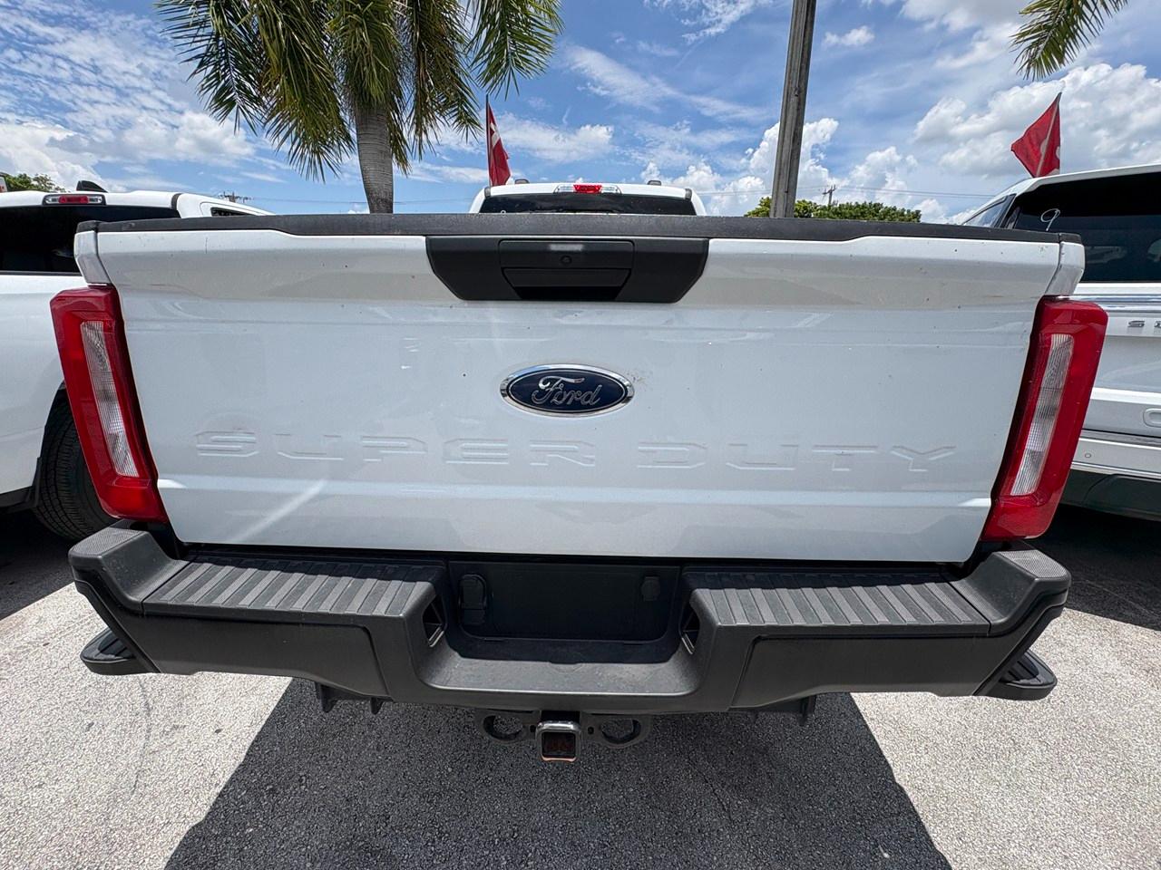 Ford F-250 SD XL Crew Cab 4WD 2023