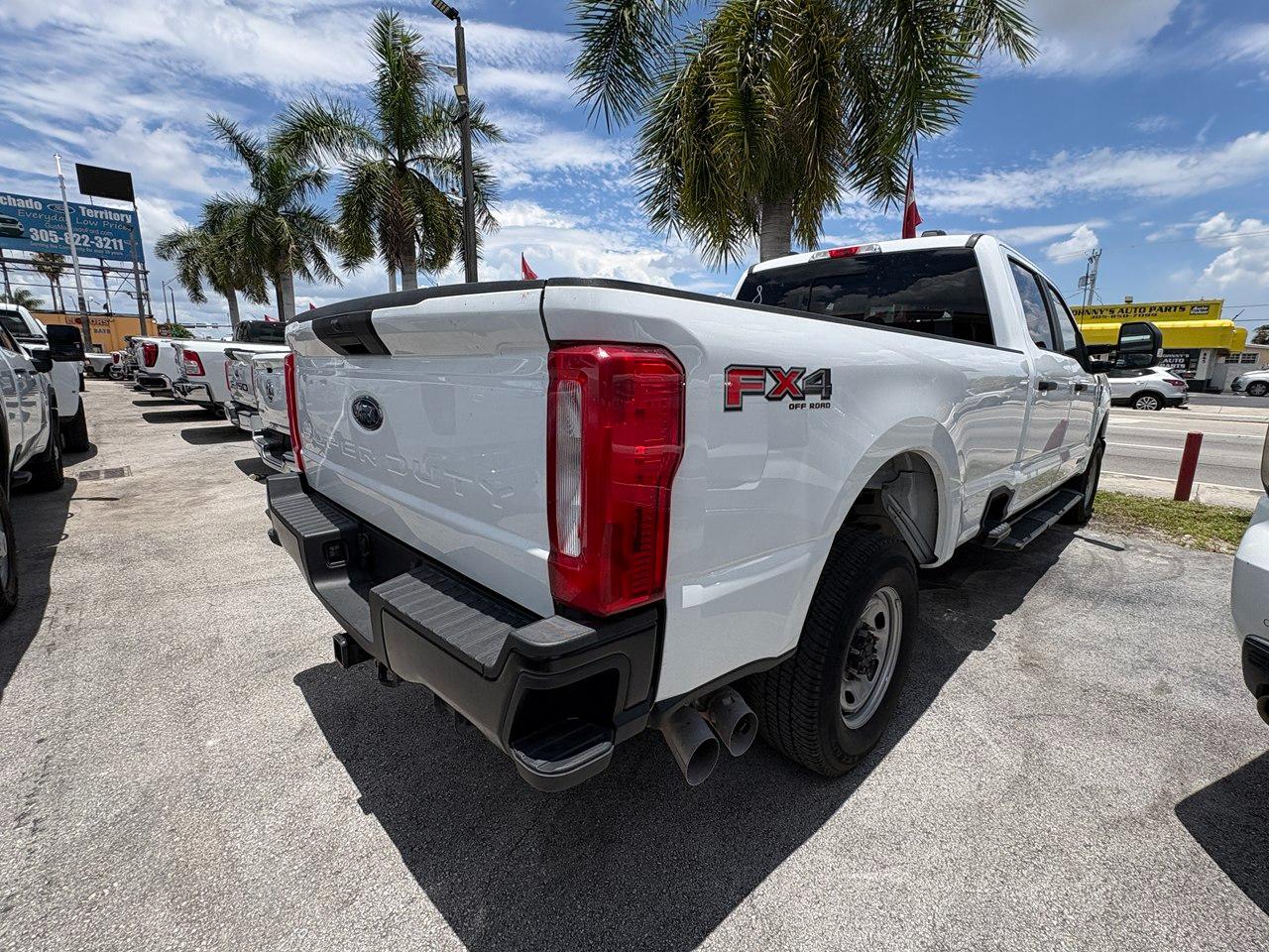 Ford F-250 SD XL Crew Cab 4WD 2023