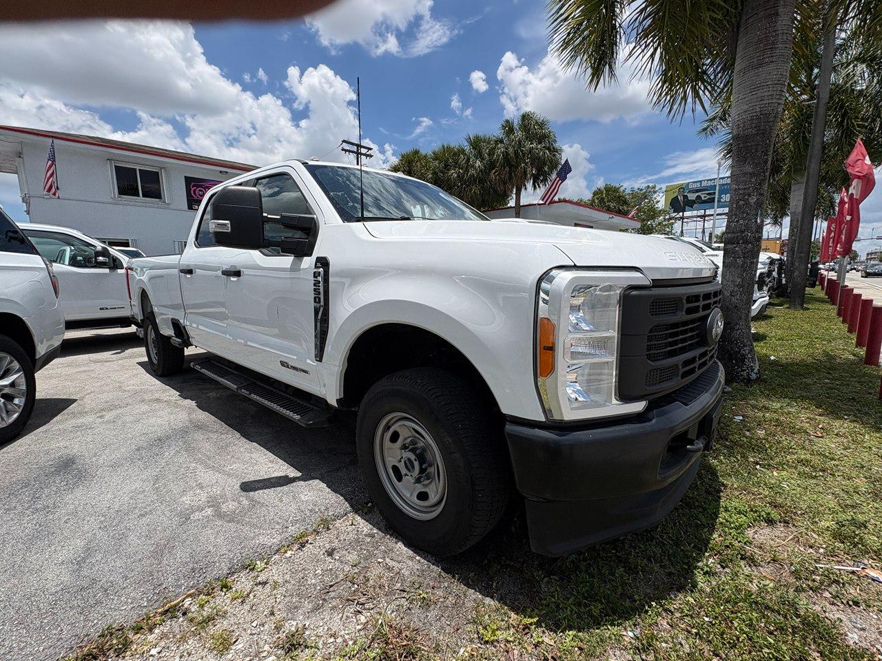 Ford F-250 SD XL Crew Cab 4WD 2023