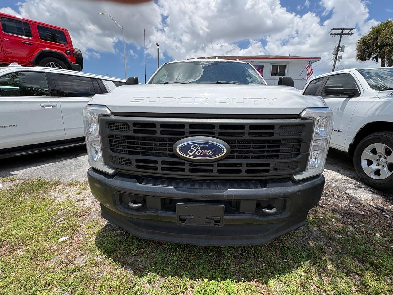 Ford F-250 SD XL Crew Cab 4WD 2023
