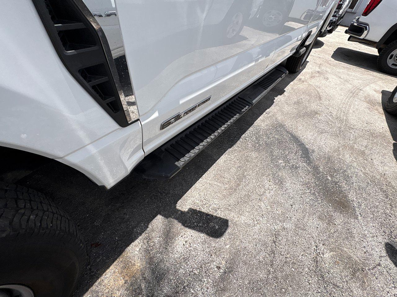 Ford F-250 SD XL Crew Cab 4WD 2023