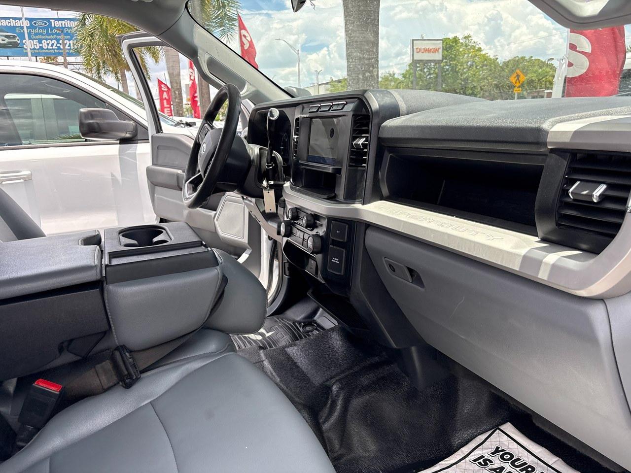 Ford F-250 SD XL Crew Cab 4WD 2023
