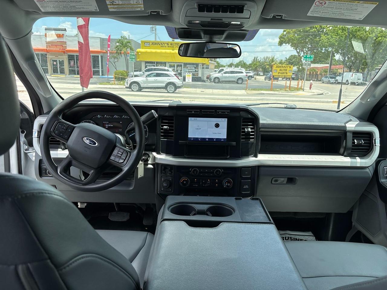 Ford F-250 SD XL Crew Cab 4WD 2023