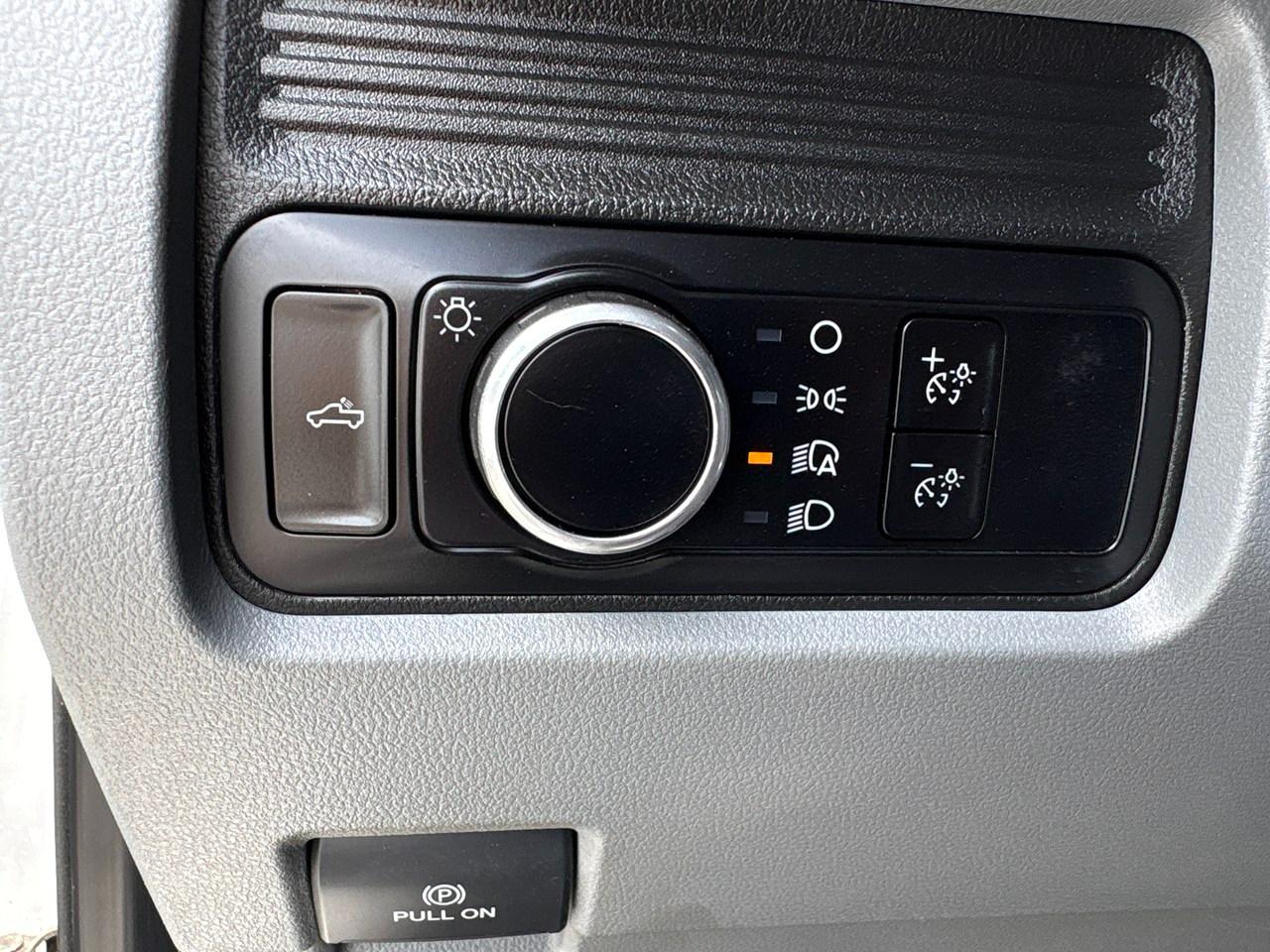 Ford F-250 SD XL Crew Cab 4WD 2023