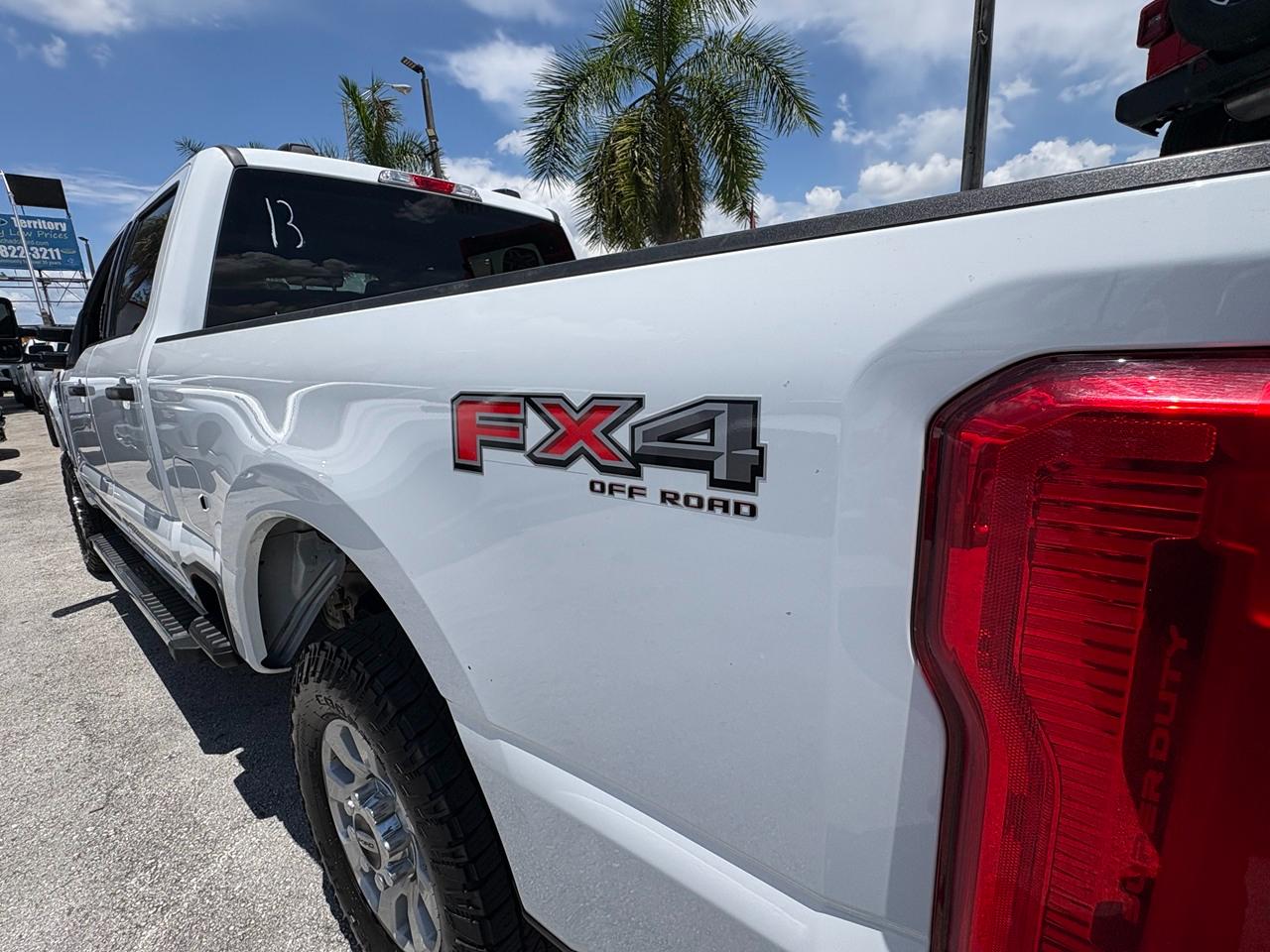 Ford F-250 SD XL Crew Cab 4WD 2024