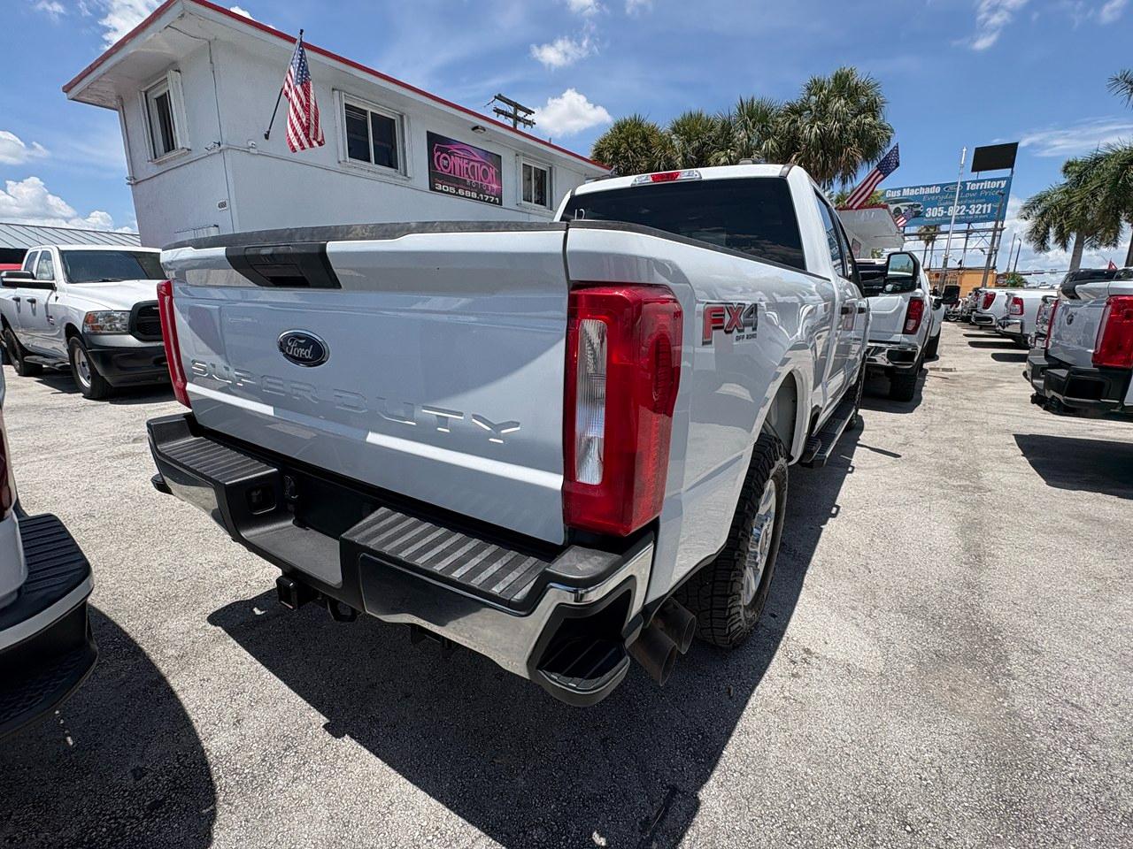 Ford F-250 SD XL Crew Cab 4WD 2024