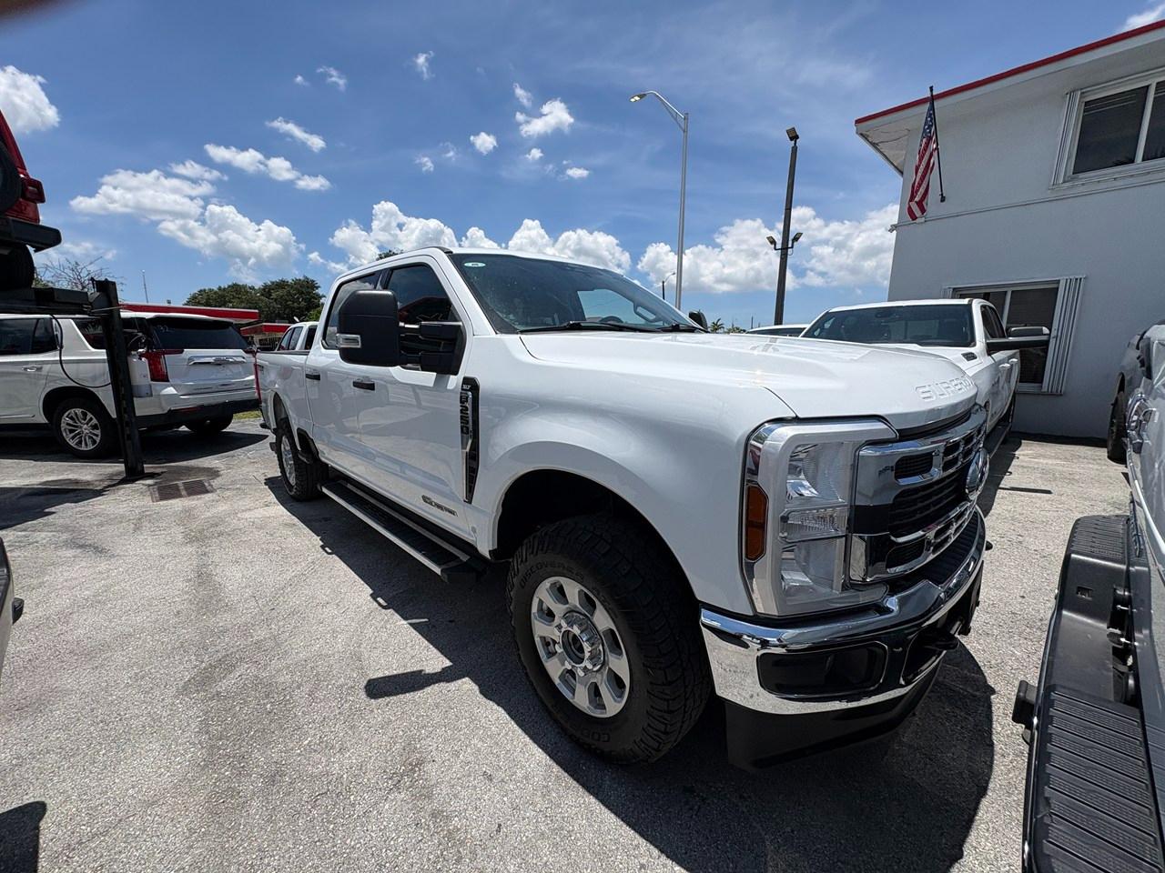 Ford F-250 SD XL Crew Cab 4WD 2024