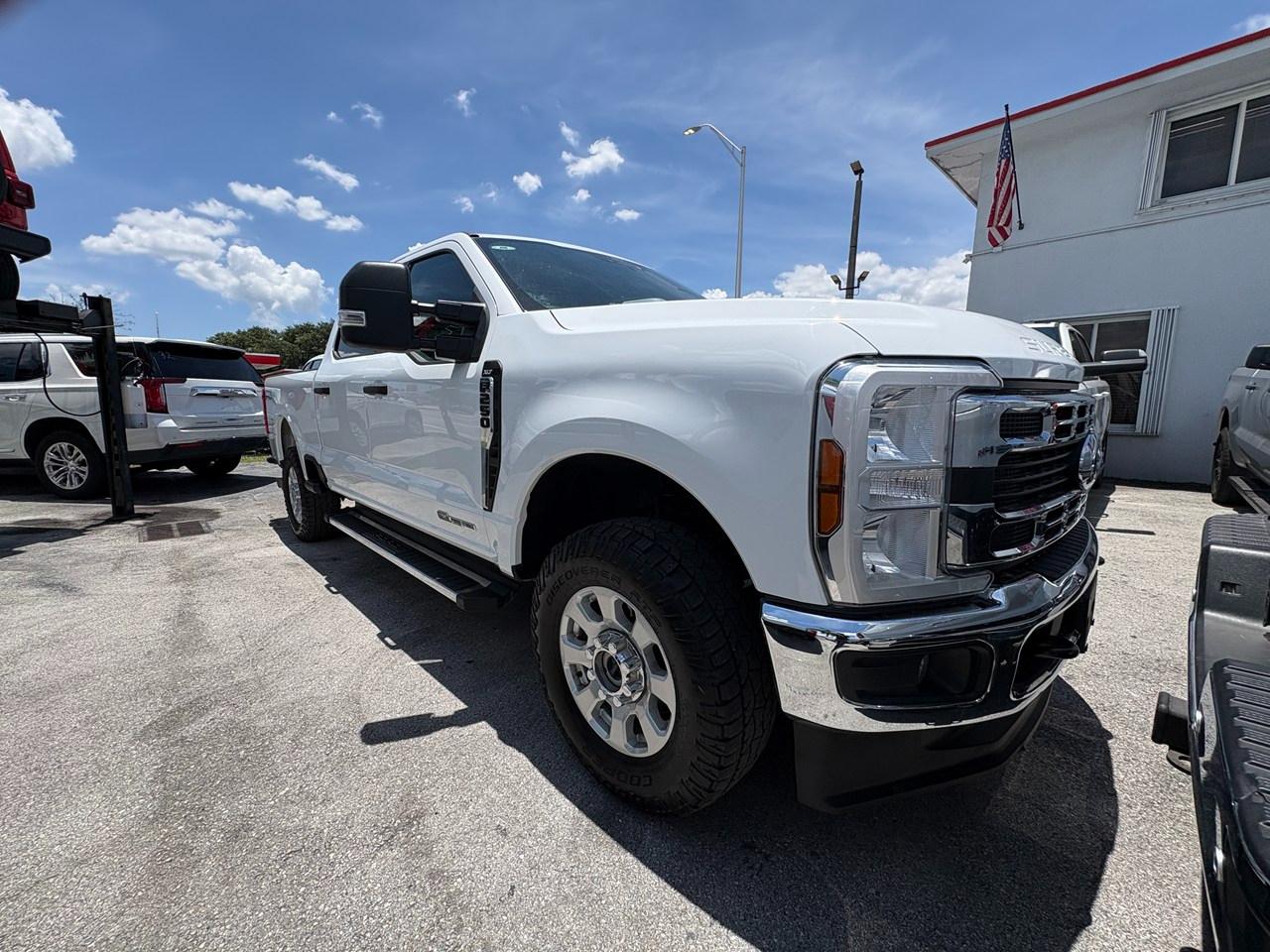 Ford F-250 SD XL Crew Cab 4WD 2024