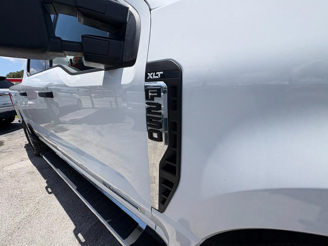 Ford F-250 SD XL Crew Cab 4WD 2024