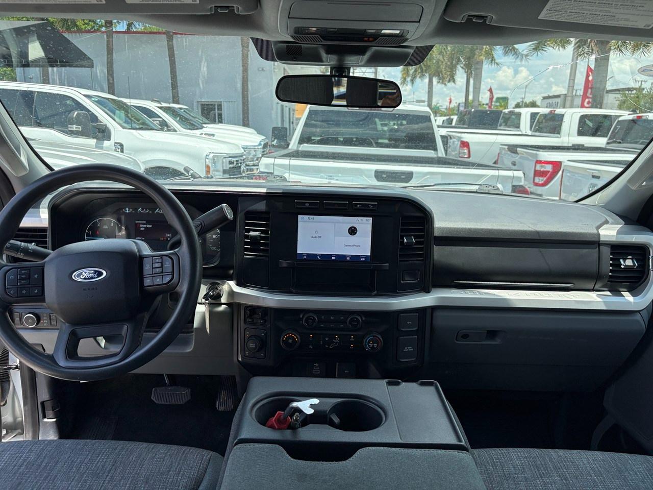 Ford F-250 SD XL Crew Cab 4WD 2024