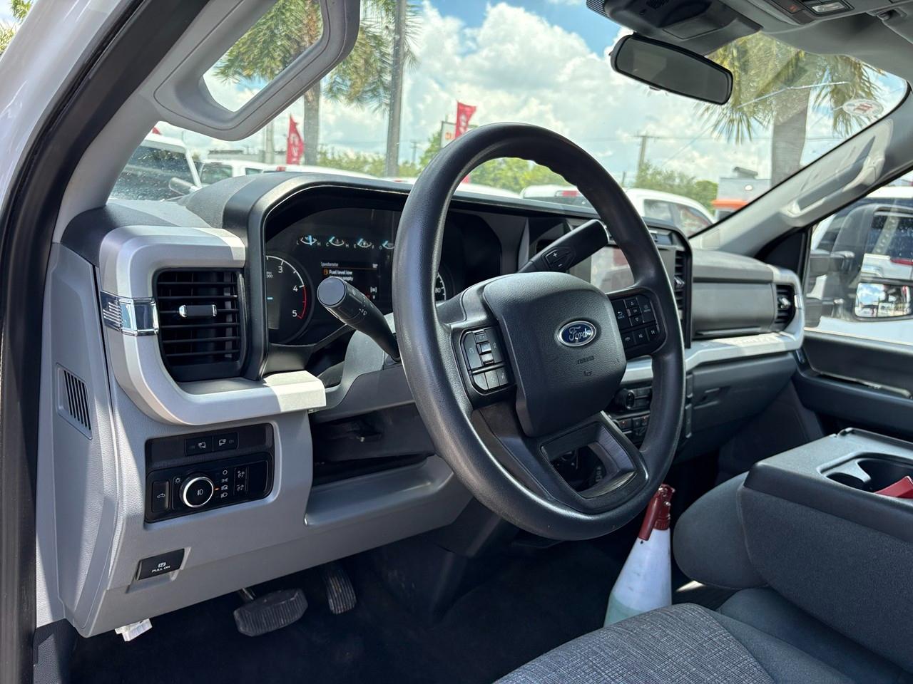 Ford F-250 SD XL Crew Cab 4WD 2024