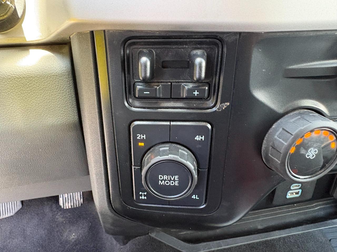 Ford F-250 SD XL Crew Cab 4WD 2024