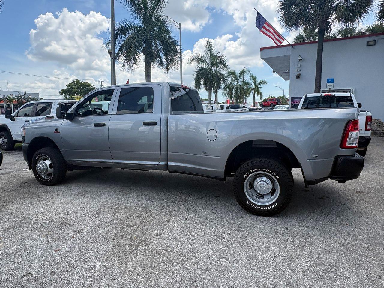 RAM 3500 Tradesman Crew Cab 4WD DRW 2024