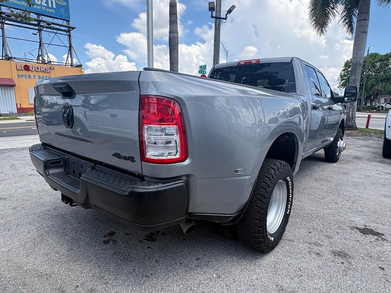 RAM 3500 Tradesman Crew Cab 4WD DRW 2024