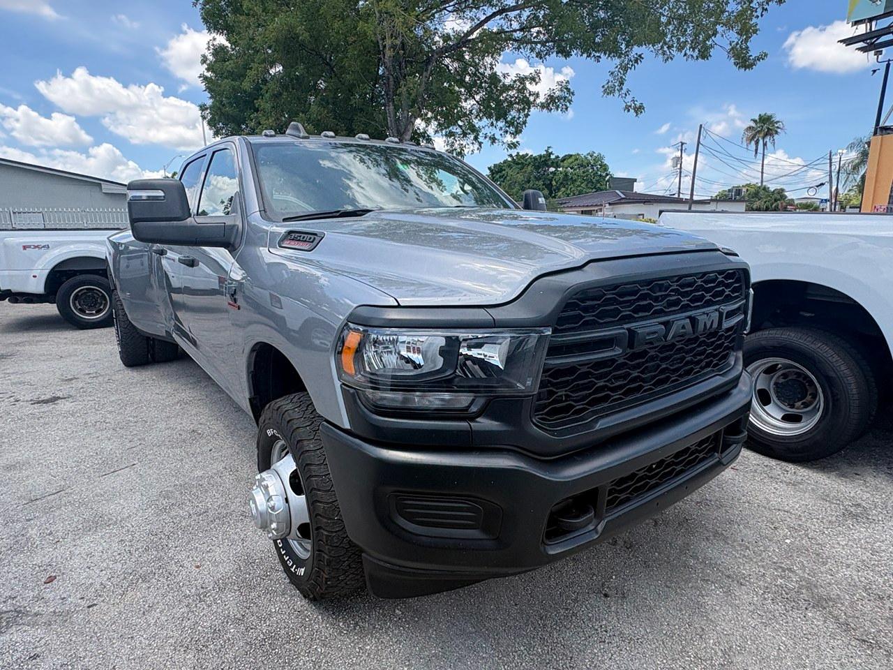 RAM 3500 Tradesman Crew Cab 4WD DRW 2024