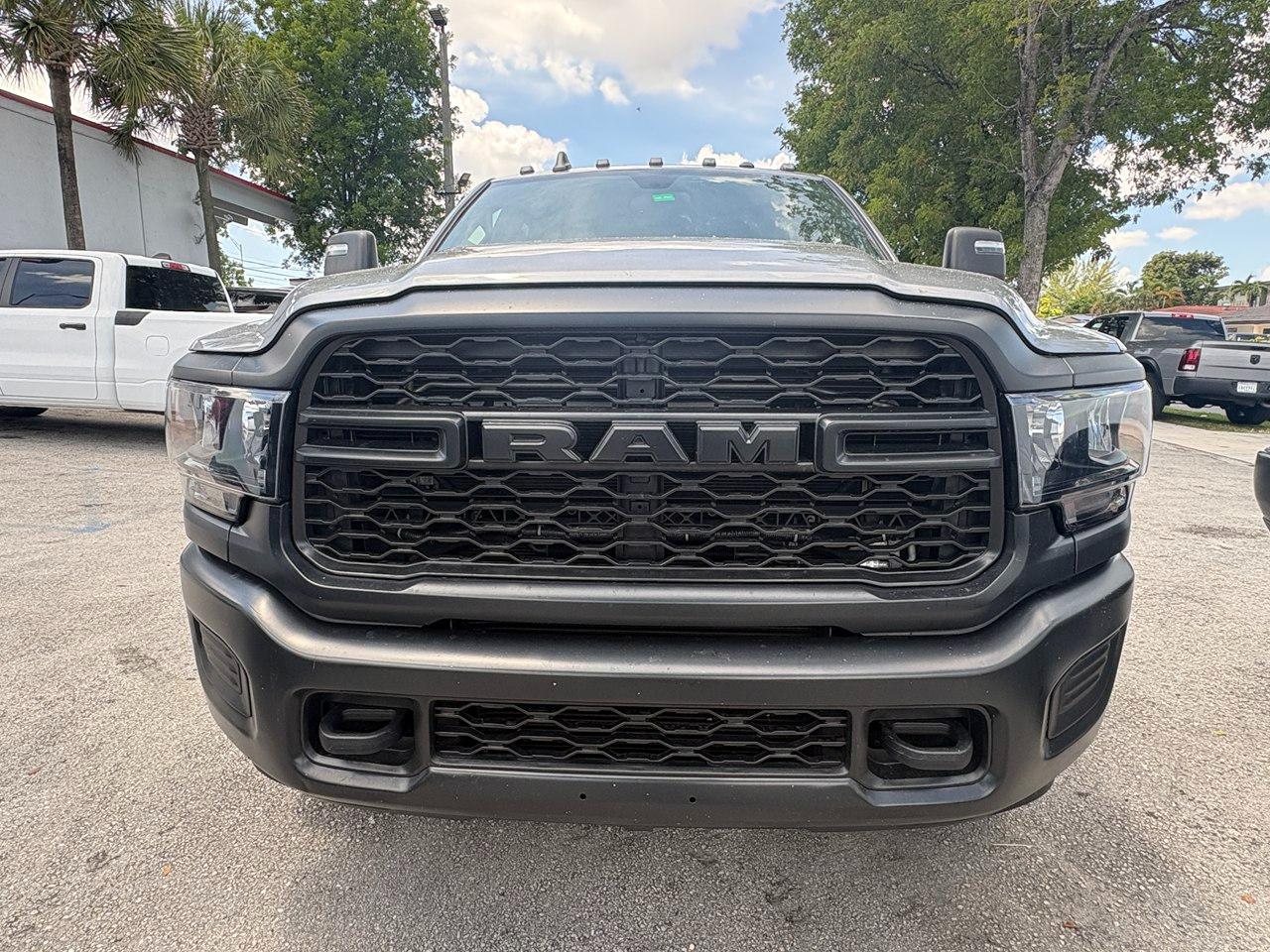 RAM 3500 Tradesman Crew Cab 4WD DRW 2024