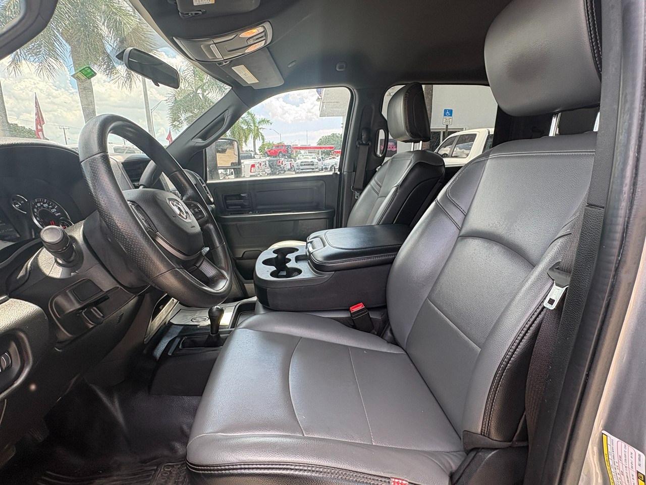 RAM 3500 Tradesman Crew Cab 4WD DRW 2024