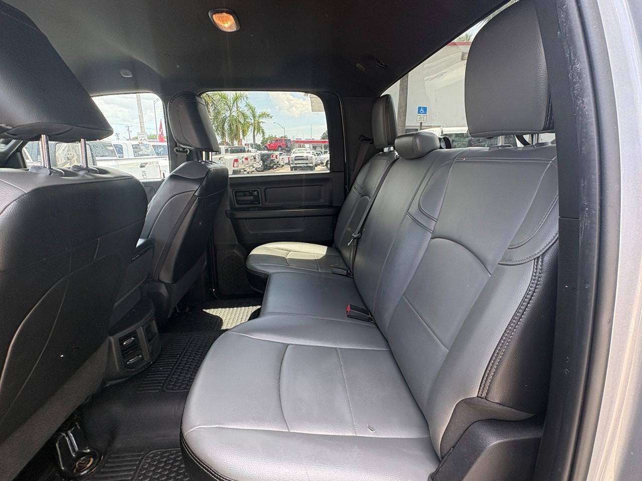 RAM 3500 Tradesman Crew Cab 4WD DRW 2024