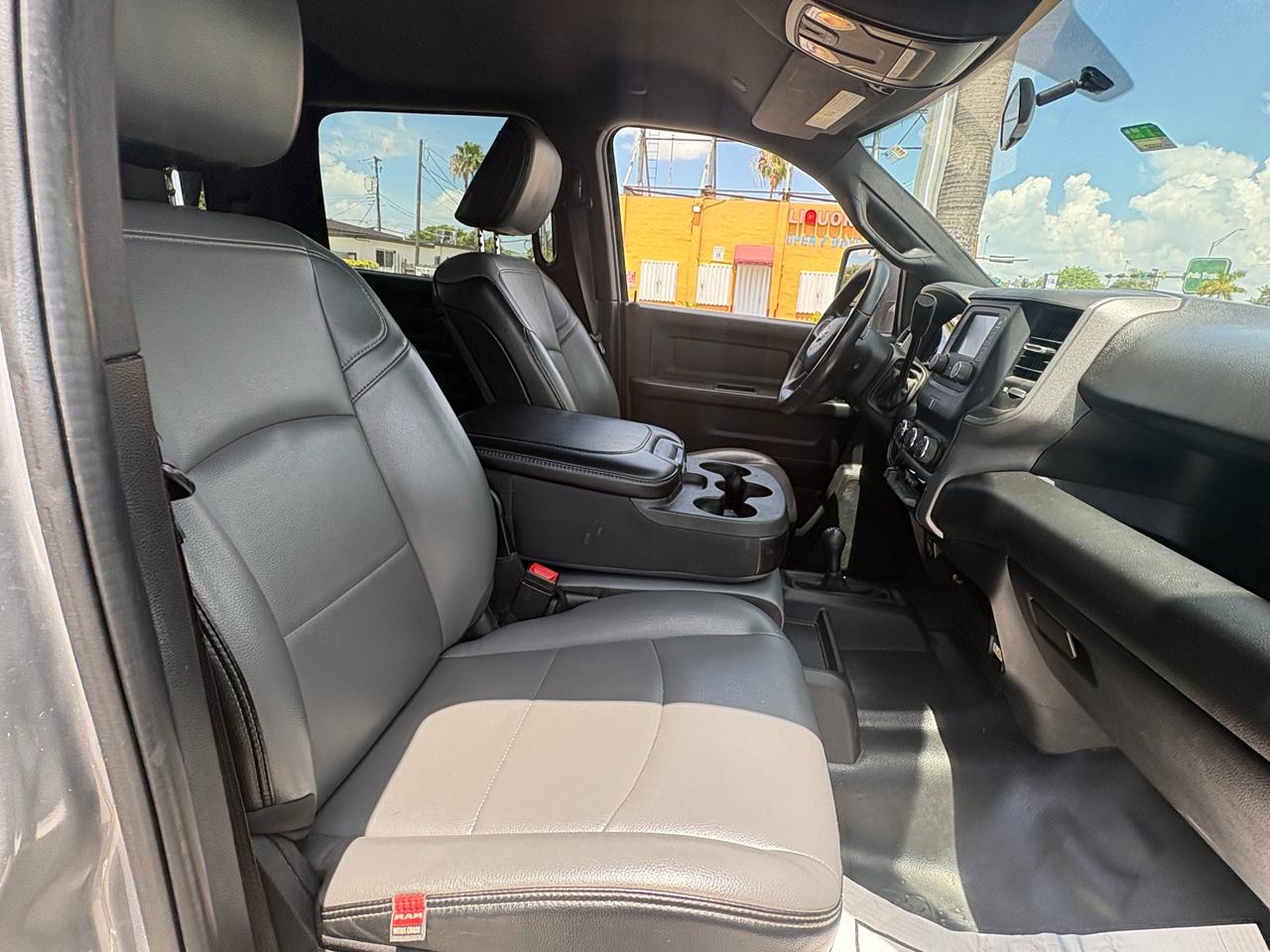 RAM 3500 Tradesman Crew Cab 4WD DRW 2024