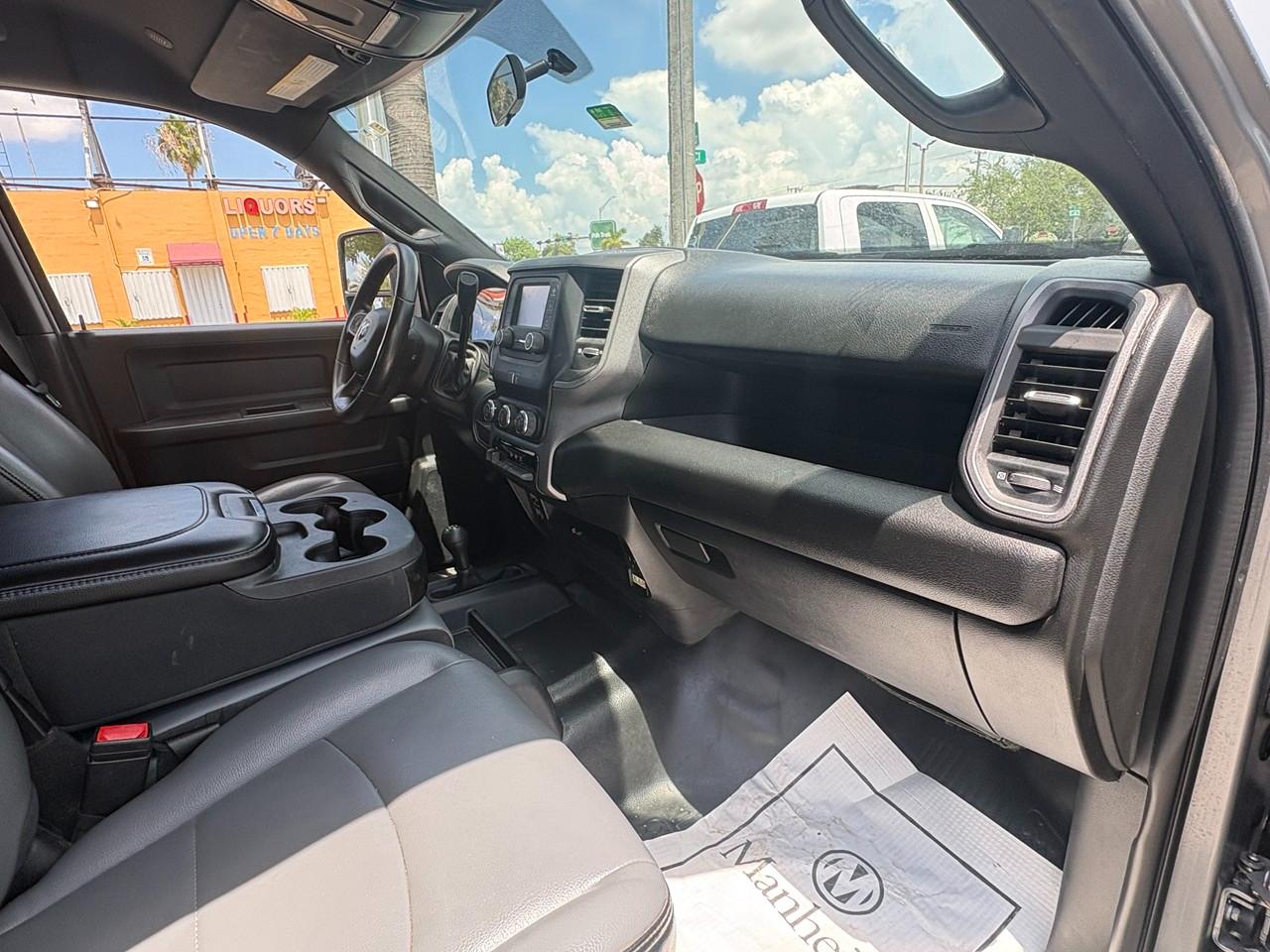 RAM 3500 Tradesman Crew Cab 4WD DRW 2024