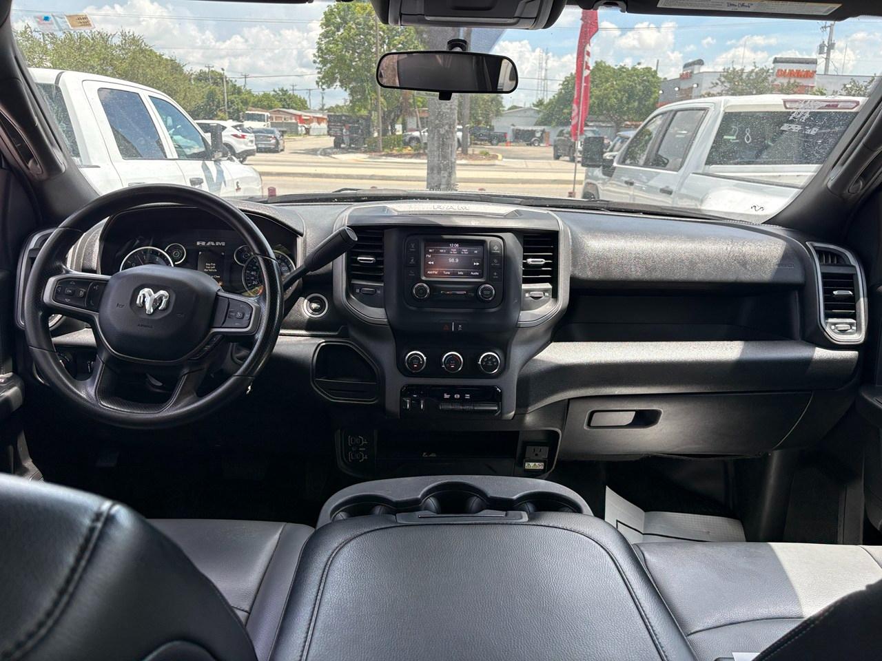 RAM 3500 Tradesman Crew Cab 4WD DRW 2024