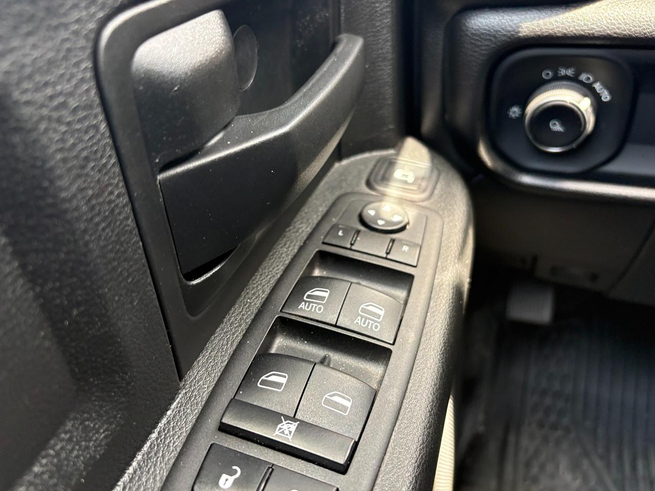 RAM 3500 Tradesman Crew Cab 4WD DRW 2024