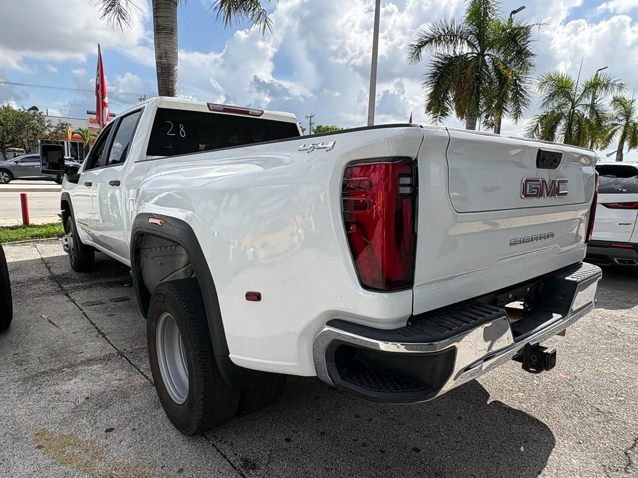 GMC Sierra 3500HD Pro Crew Cab 4WD LB 2024