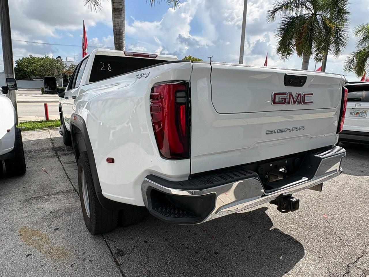GMC Sierra 3500HD Pro Crew Cab 4WD LB 2024