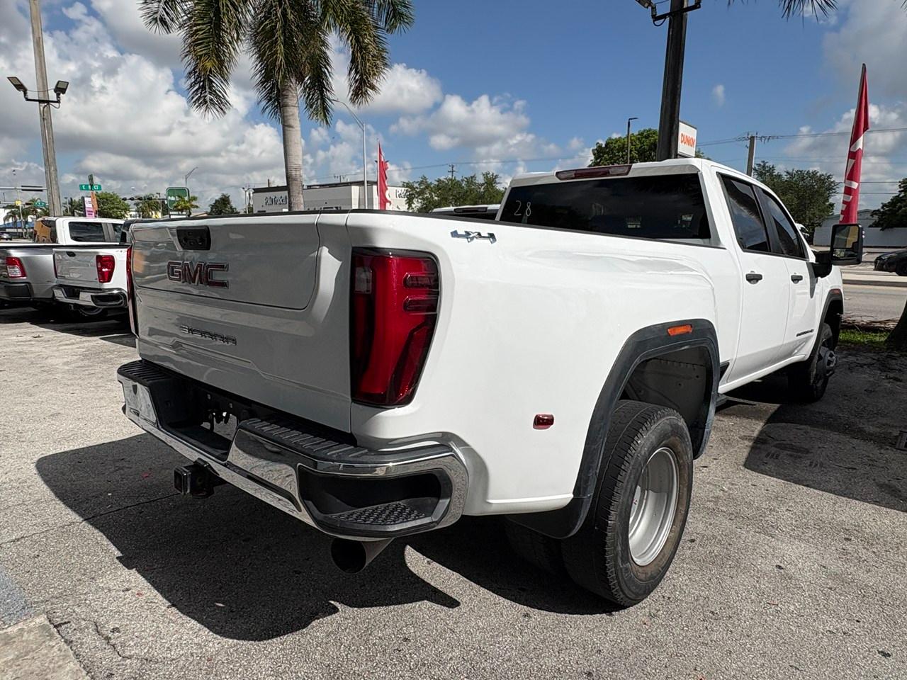 GMC Sierra 3500HD Pro Crew Cab 4WD LB 2024
