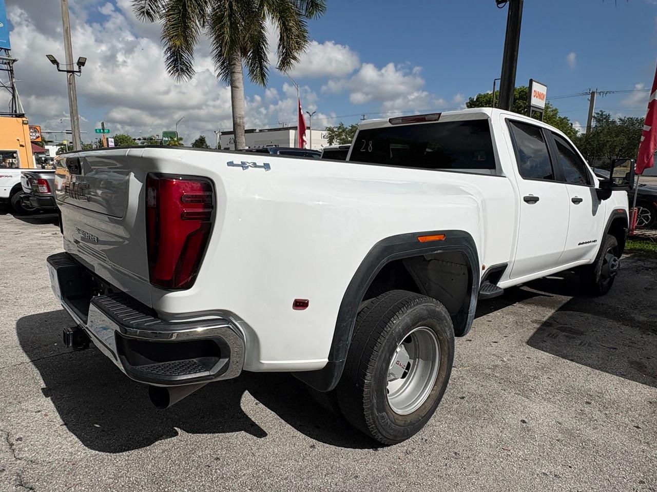 GMC Sierra 3500HD Pro Crew Cab 4WD LB 2024