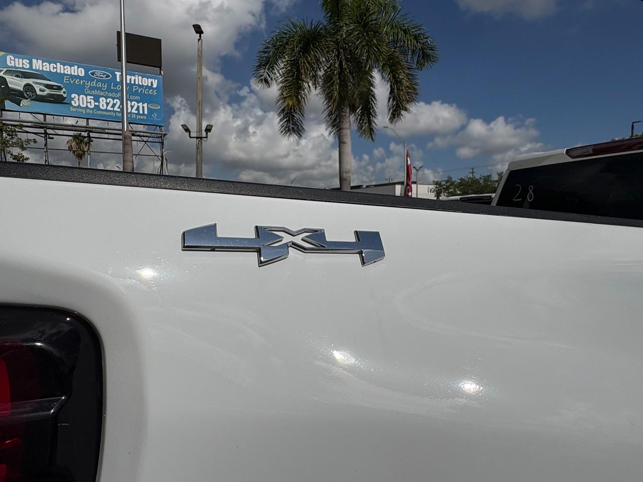 GMC Sierra 3500HD Pro Crew Cab 4WD LB 2024