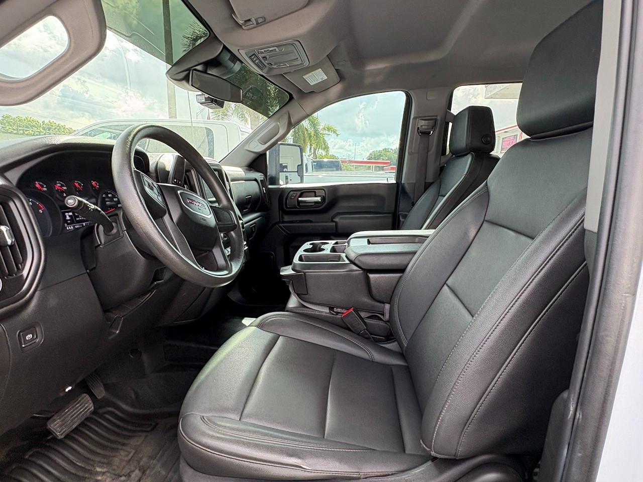 GMC Sierra 3500HD Pro Crew Cab 4WD LB 2024