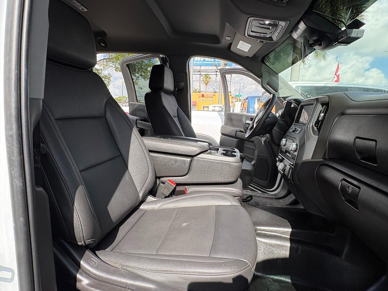 GMC Sierra 3500HD Pro Crew Cab 4WD LB 2024
