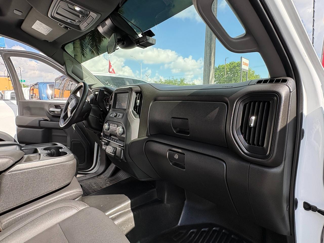 GMC Sierra 3500HD Pro Crew Cab 4WD LB 2024
