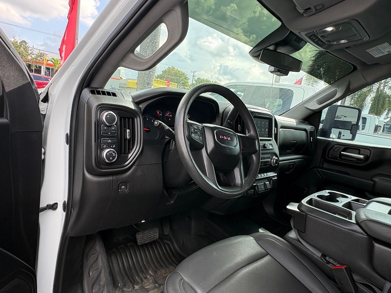 GMC Sierra 3500HD Pro Crew Cab 4WD LB 2024