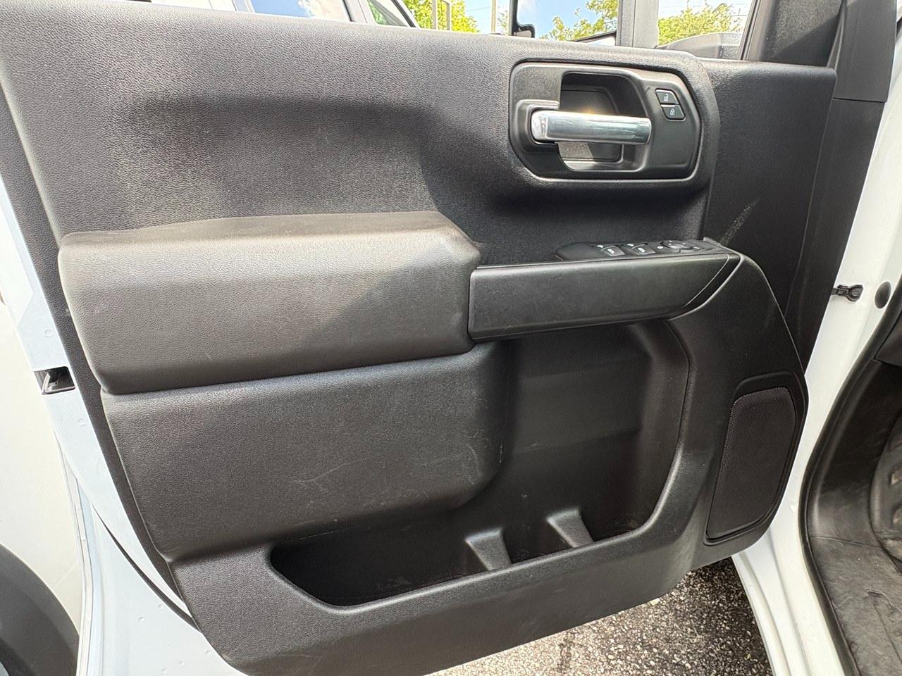 GMC Sierra 3500HD Pro Crew Cab 4WD LB 2024