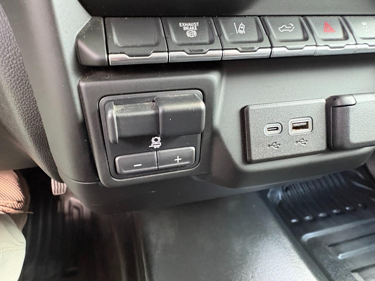 GMC Sierra 3500HD Pro Crew Cab 4WD LB 2024