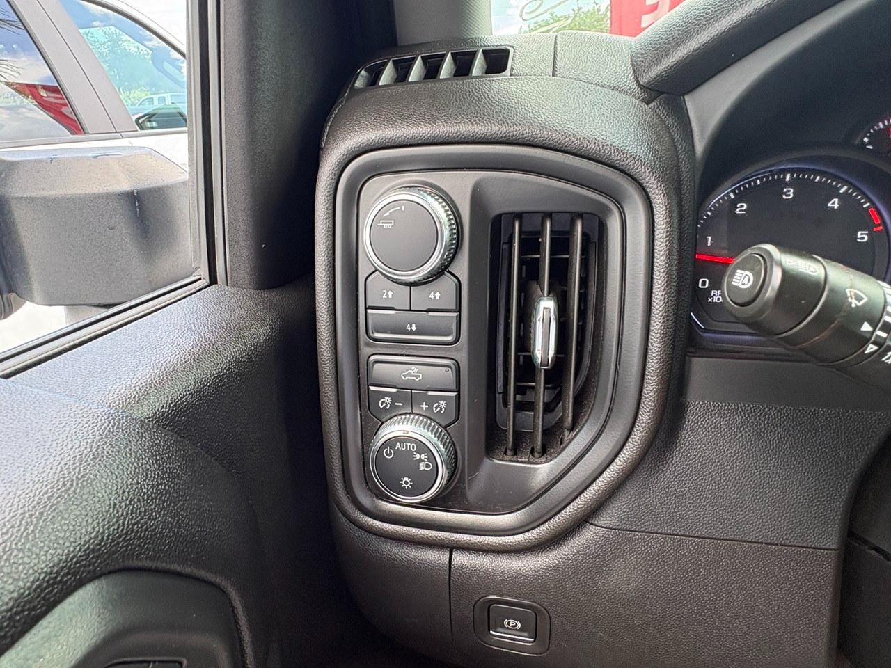 GMC Sierra 3500HD Pro Crew Cab 4WD LB 2024