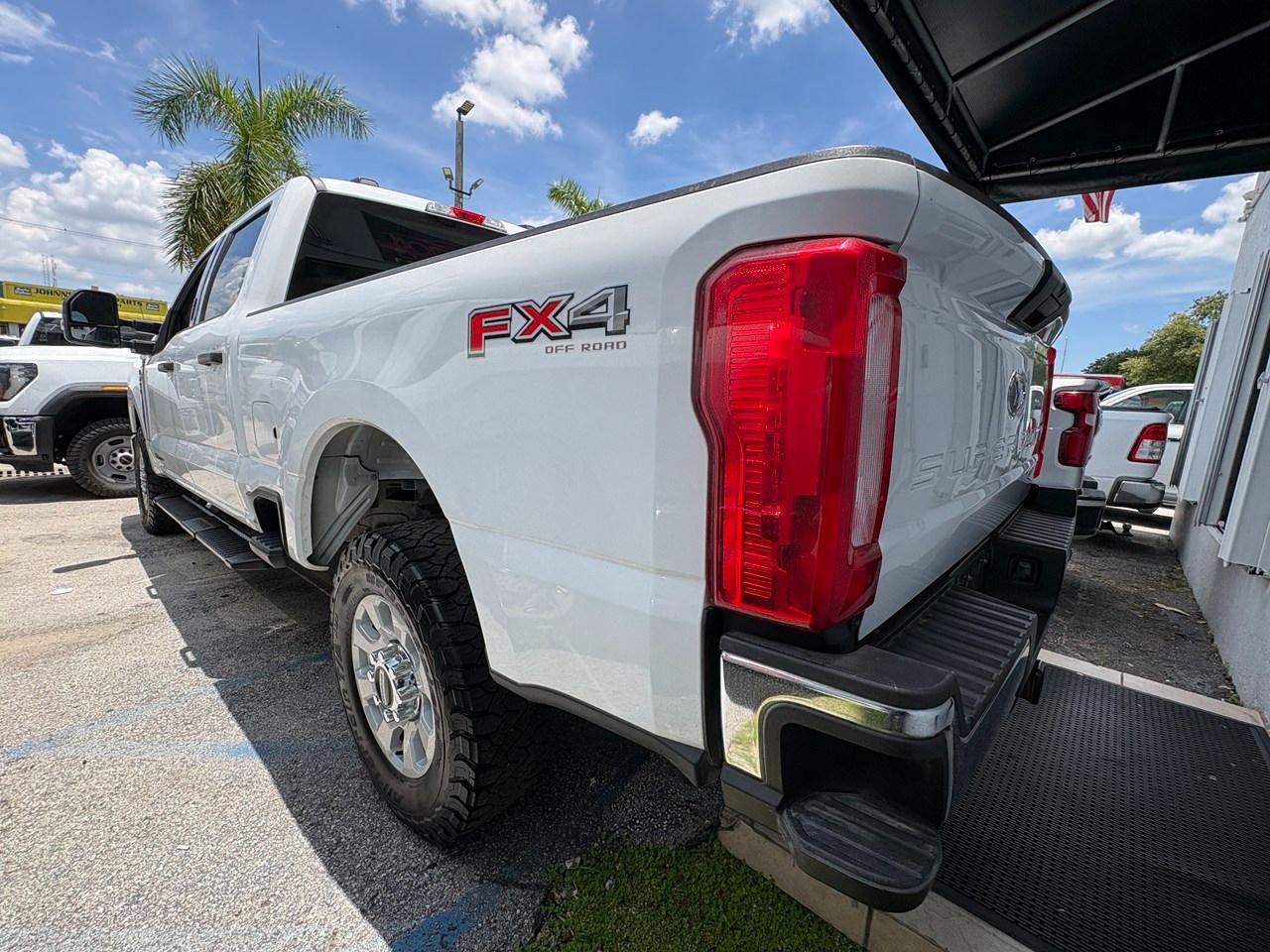 Ford F-250 SD XL Crew Cab 4WD 2024