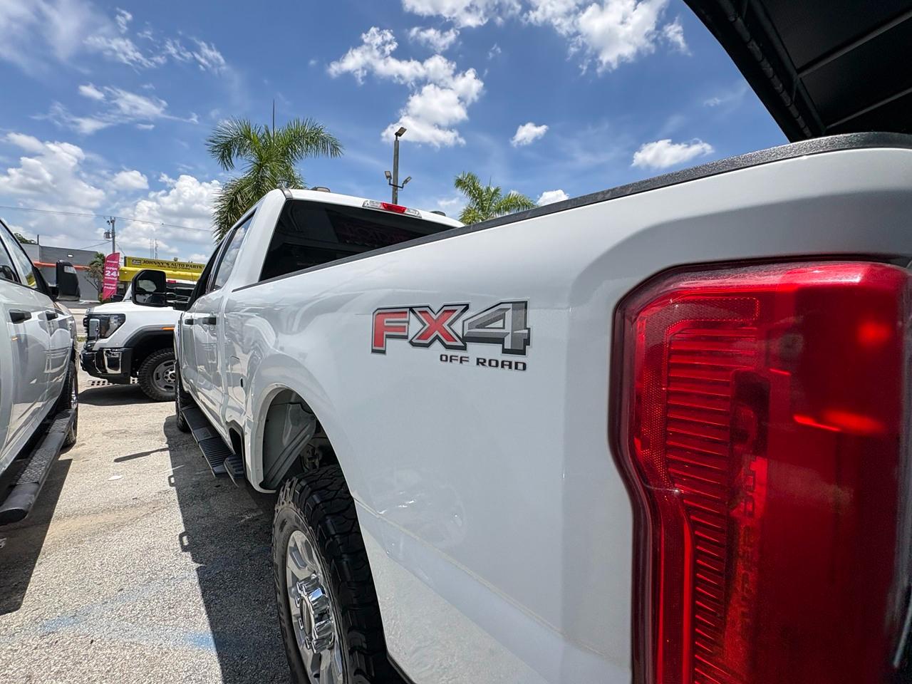 Ford F-250 SD XL Crew Cab 4WD 2024