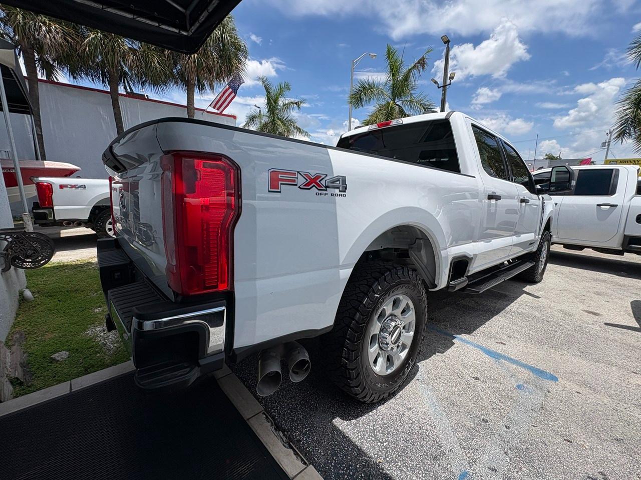 Ford F-250 SD XL Crew Cab 4WD 2024