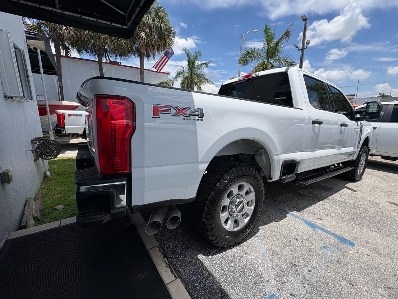 Ford F-250 SD XL Crew Cab 4WD 2024