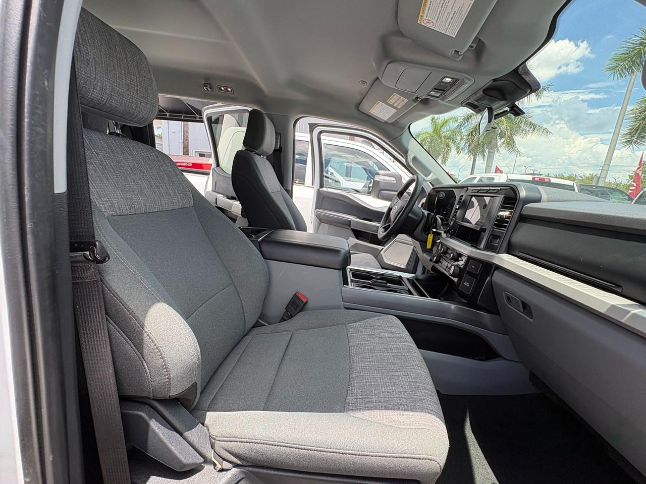 Ford F-250 SD XL Crew Cab 4WD 2024
