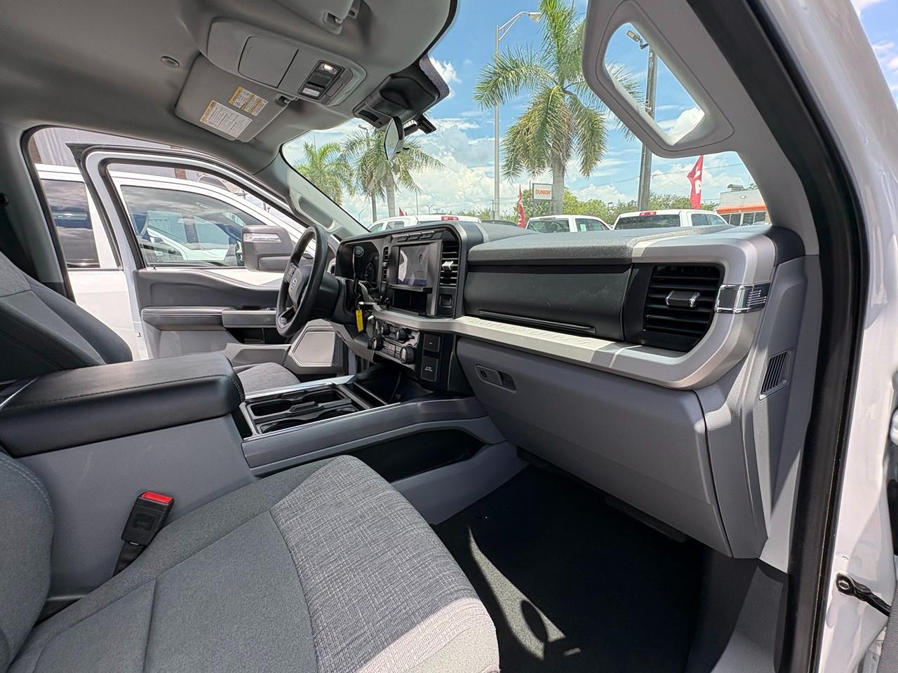 Ford F-250 SD XL Crew Cab 4WD 2024