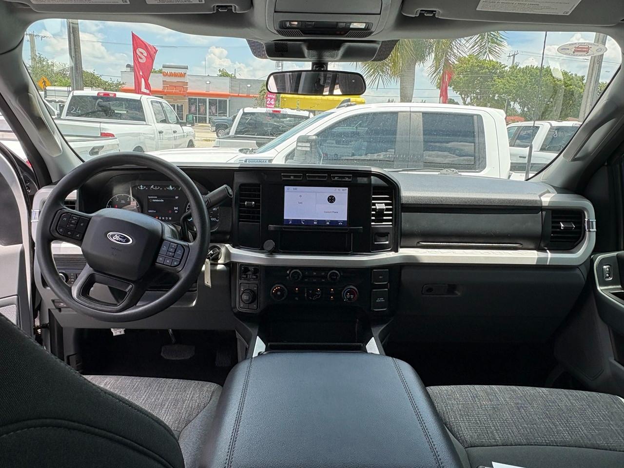 Ford F-250 SD XL Crew Cab 4WD 2024