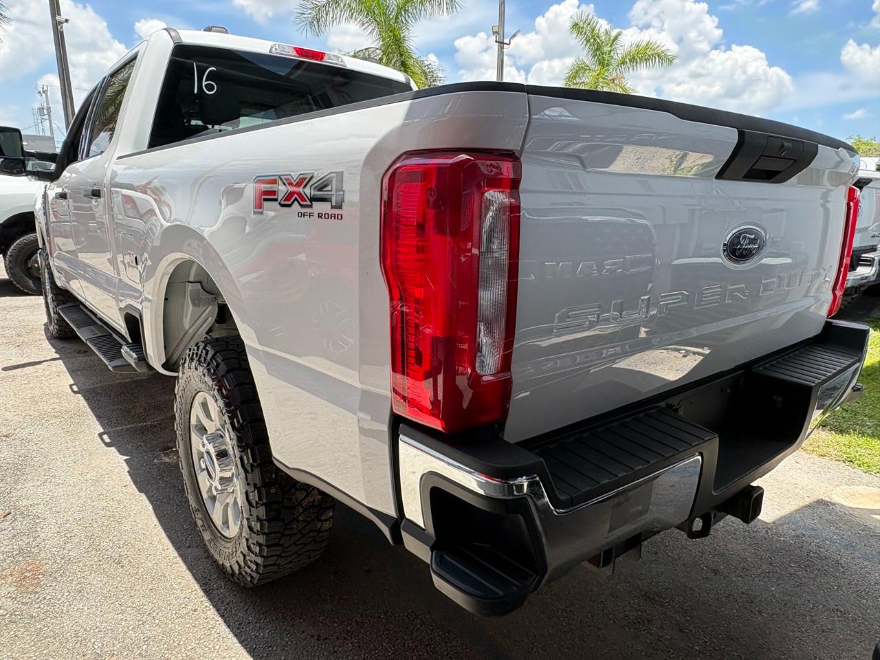 Ford F-250 SD XL Crew Cab 4WD 2024
