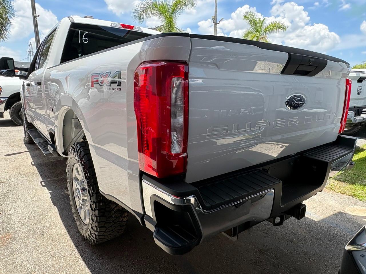Ford F-250 SD XL Crew Cab 4WD 2024