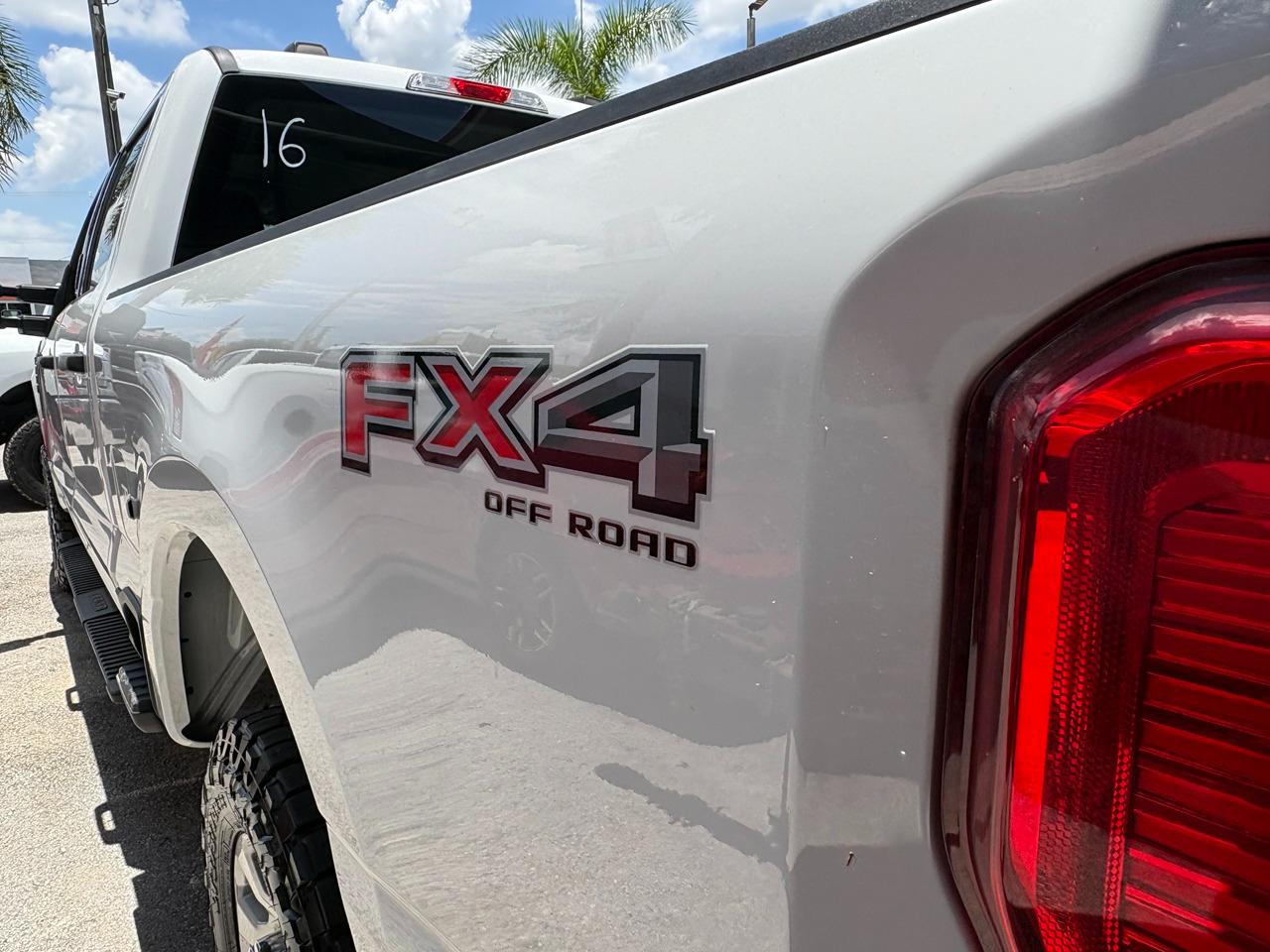 Ford F-250 SD XL Crew Cab 4WD 2024