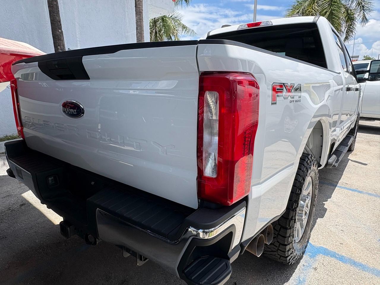 Ford F-250 SD XL Crew Cab 4WD 2024